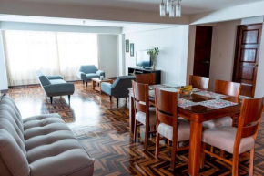 Large and comfortable flat 15 mins from the main square.